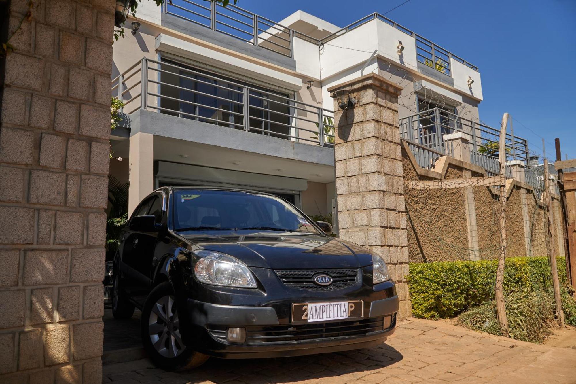 Ampifitia Guest House Antananarivo Esterno foto